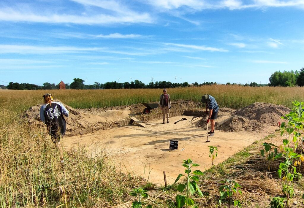 Archeolodzy podczas prac wykopaliskowych